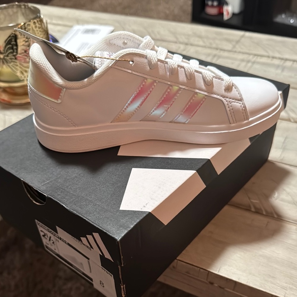 Adidas White Sneakers Classic Design